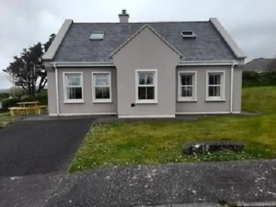 House Overlooking Ballinskelligs Bay Nyaraló *